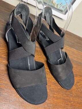 Munro “Ariel” Black Elastic Cross-Strap Leather Sandals Portugal MSRP $100+